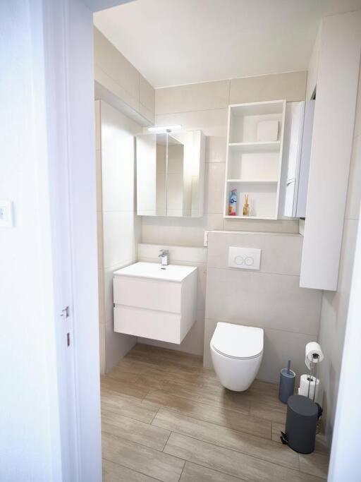 Hugo By The Harbor, Light-filled And Centrally Located - Free Parking * Ostende